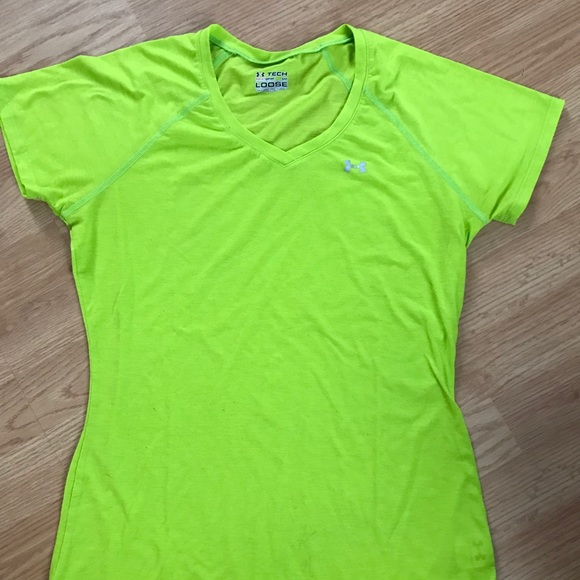 Under Armour Tops - Under Armour Women’s heat gear Loose bright green